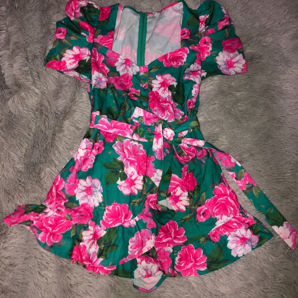 WOMENS FASHION NOVA ROMPER (SMALL)
